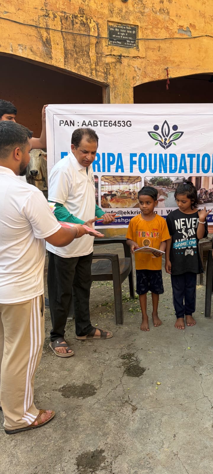 A real moment from EK Kripa Foundation volunteer work